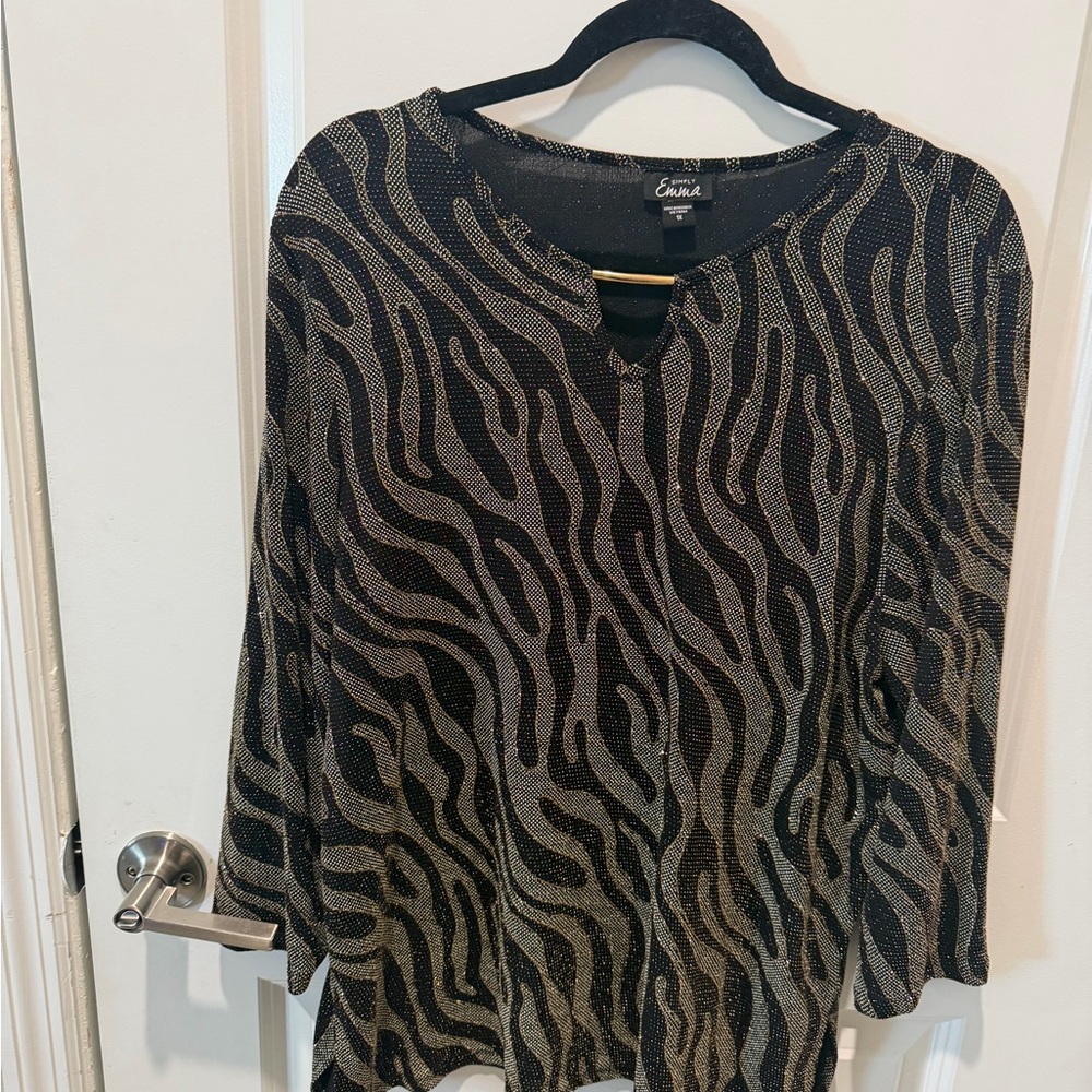 Simply Emma Black and Gold Patterned Blouse